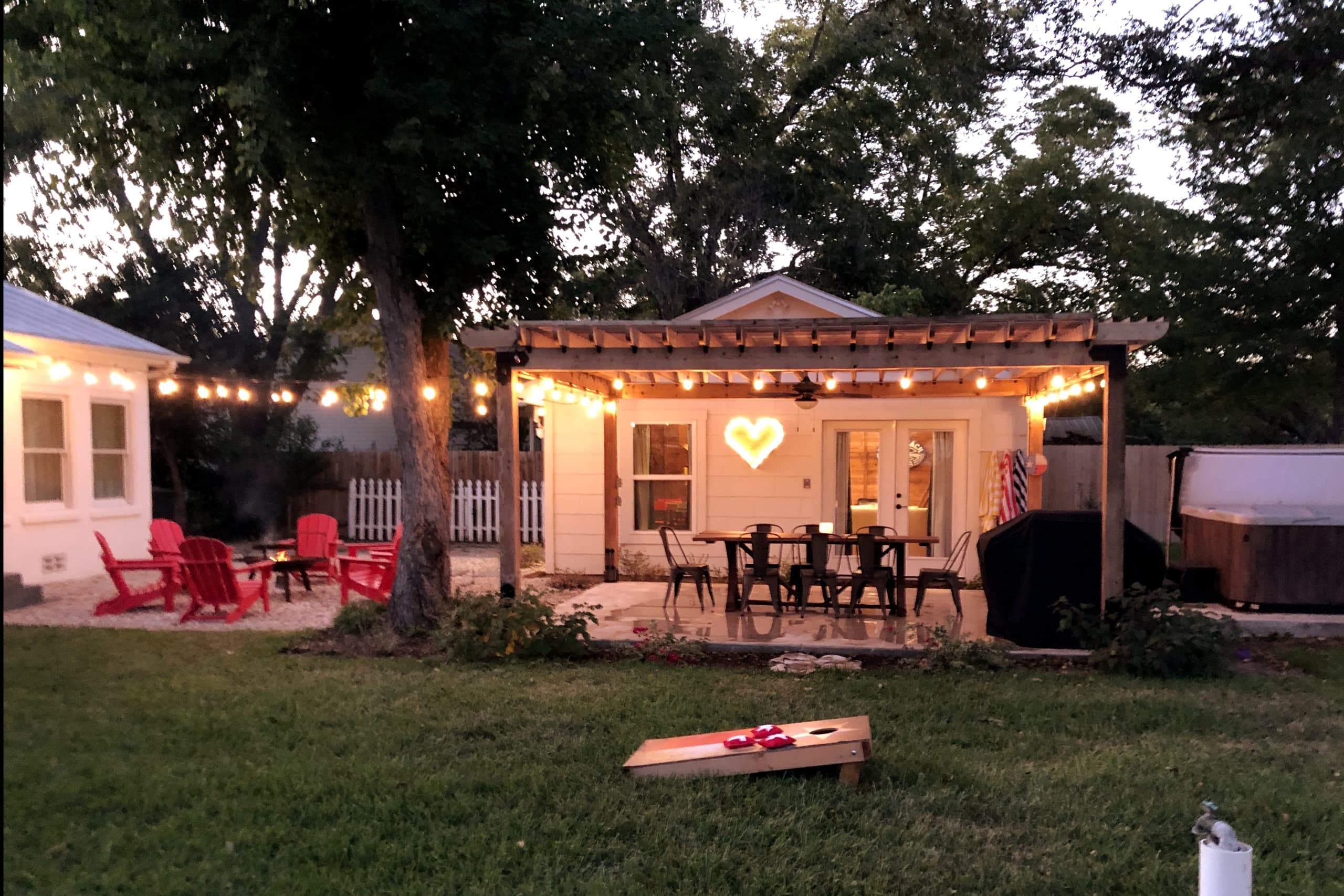 Hot Tub + Clubhouse Cottage (Walk to Main) — photo 1